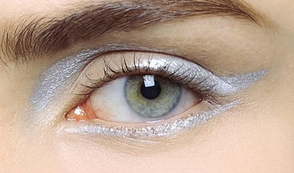 Top 10 Silver Eyeliner Looks and Ideas