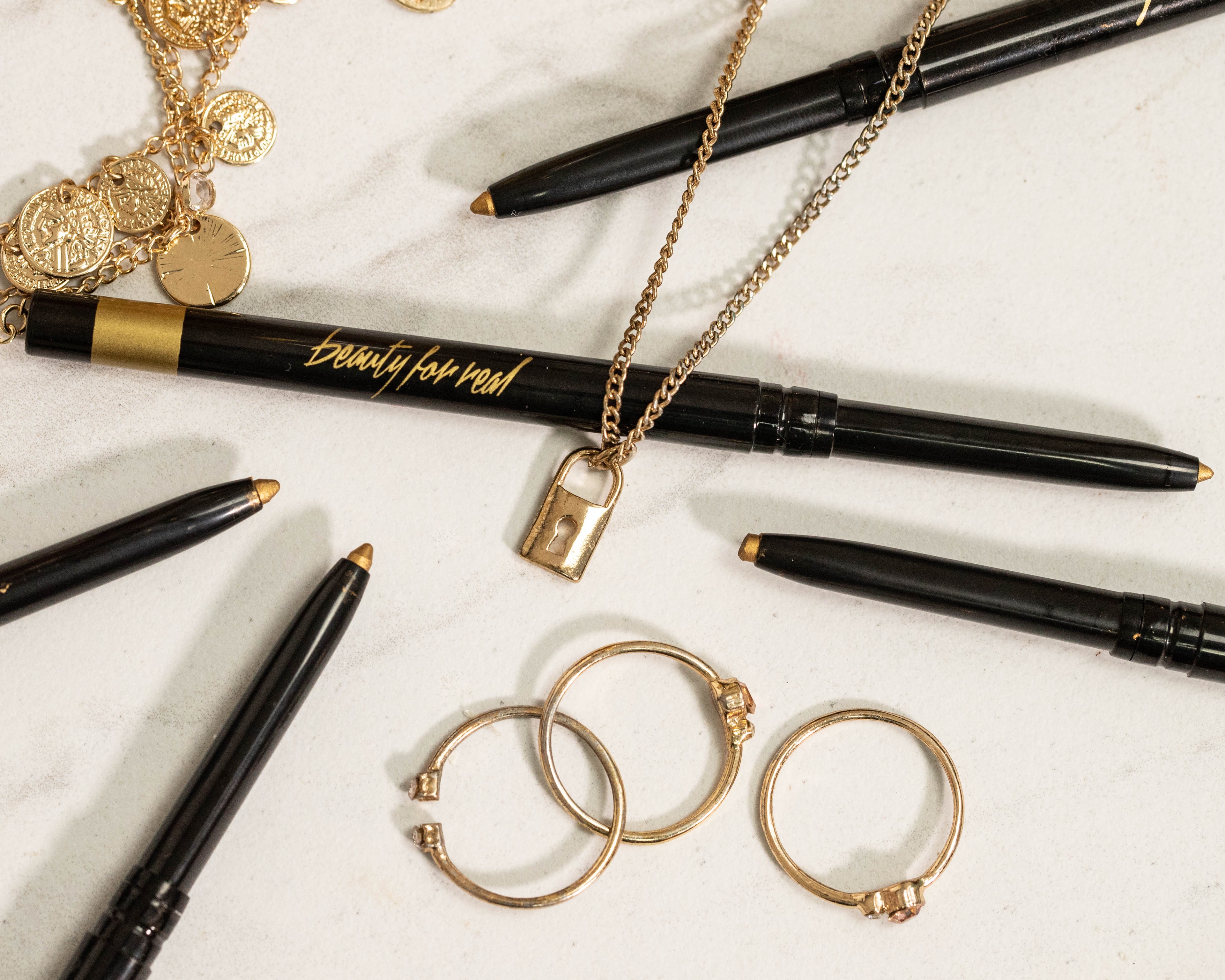 Top 10 Gold Eyeliner Looks and Ideas