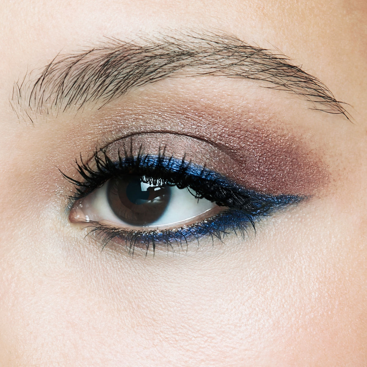 GOODBYE, BLACK EYELINER. HELLO HOT TREND, NAVY EYELINER
